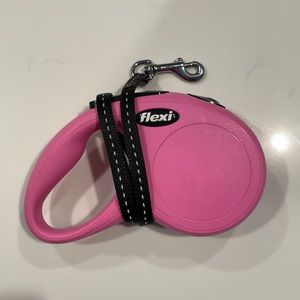 Pink flexi dog leash